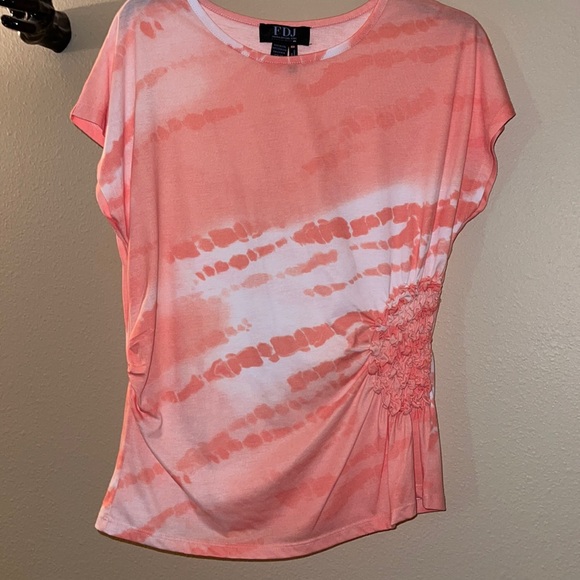 FDJ Tops - Peach & White Casual Top, Size M, EUC